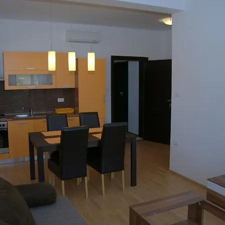 Apartments Karlo & Jakov *