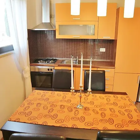 Apartments Karlo & Jakov * 普拉