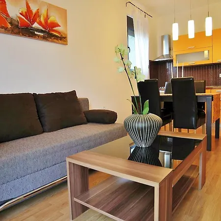 Apartments Karlo & Jakov 普拉