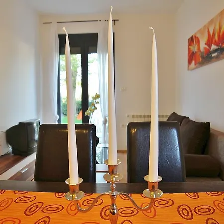 Apartments Karlo & Jakov 普拉