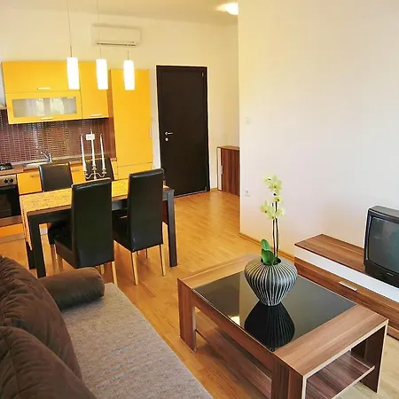 Apartments Karlo & Jakov * 普拉