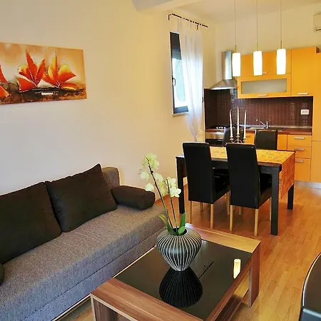 Apartments Karlo & Jakov 普拉