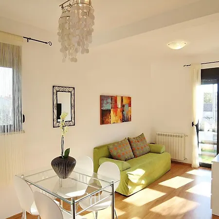 Apartments Karlo & Jakov * 普拉