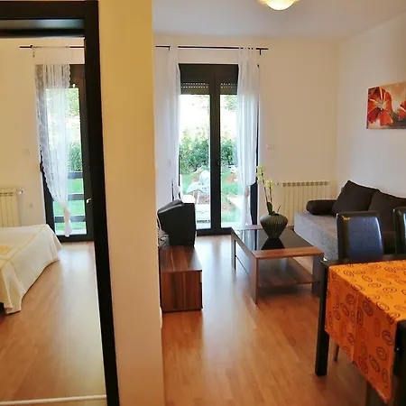 Apartments Karlo & Jakov * 普拉