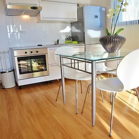 Apartments Karlo & Jakov 普拉